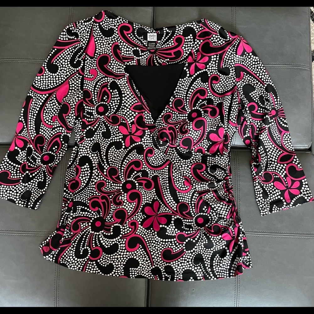 Pink/black/white v neck blouse size XL